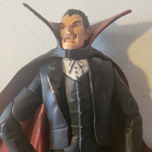 Toy Biz Marvel Legends Dracula Action Figure - Picture 2 of 6